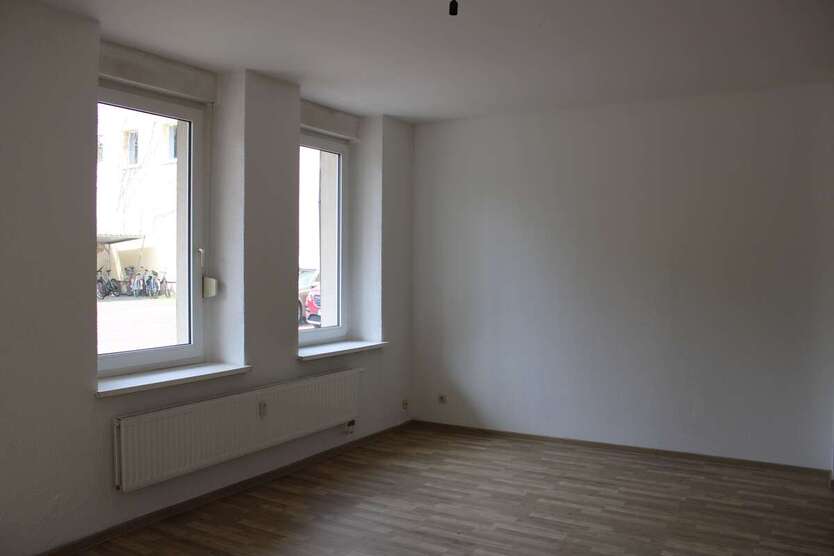 3 Zimmer-Wohnung mit separatem Eingang und Terrasse *ab sofort verfügbar* 3 zimmer