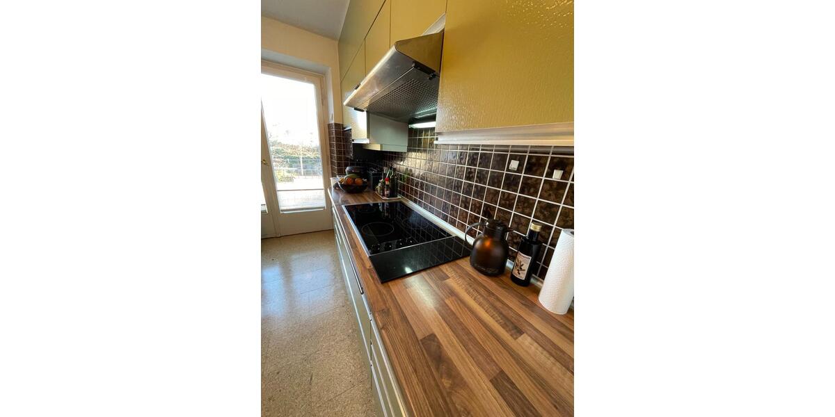 Charmante Altbauwohnung in zentraler Lage – mit Balkonen, Garage 2 zimmer