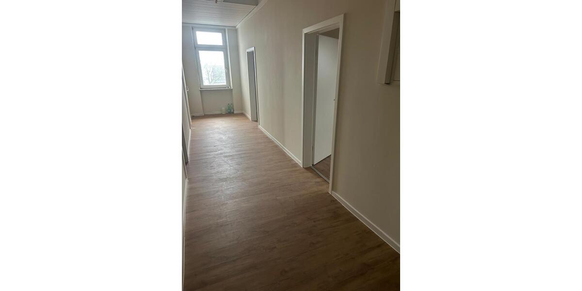 Dachgeschoßwohnung Neuwied - 3.5 Zimmer, 104 m&sup2;, 1.100&euro; | Angebot:24806084