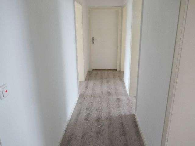 Erdgeschoßwohnung Hameln - 4 Zimmer, 120 m&sup2;, 990&euro; | Angebot:26442909