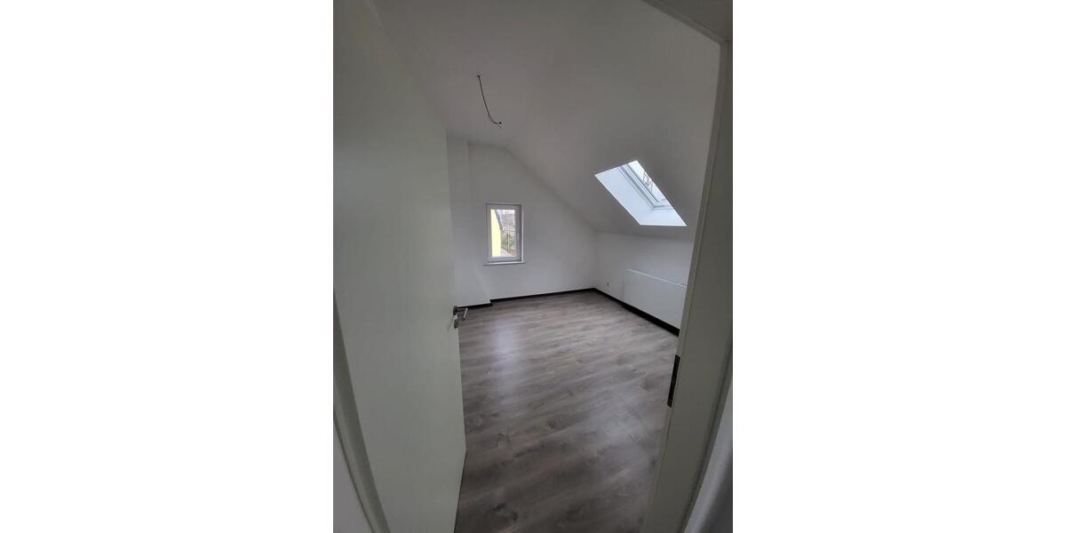 Dachgeschoßwohnung Saarbrücken St. Arnual - 5 Zimmer, 100 m&sup2;, 850&euro; | Angebot:25054797