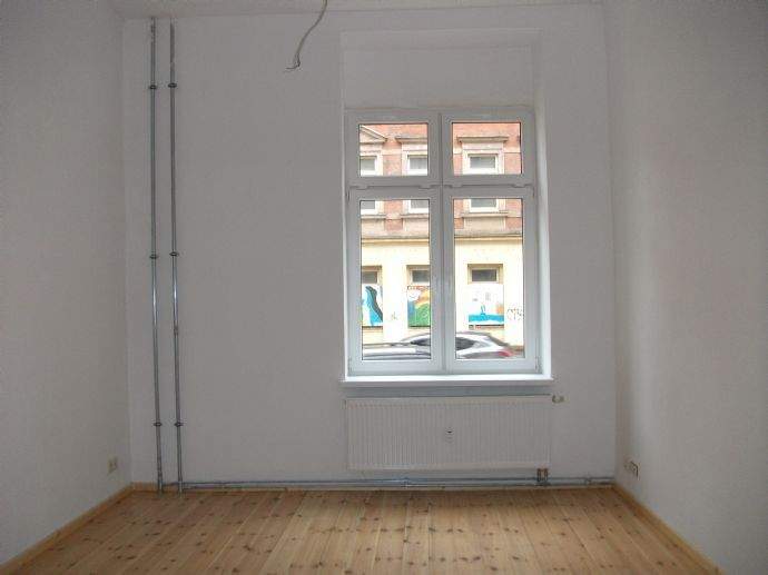 nette Mieter gesucht ! MiT Holzdielung - 3 Zimmer- MIT BaLkoN