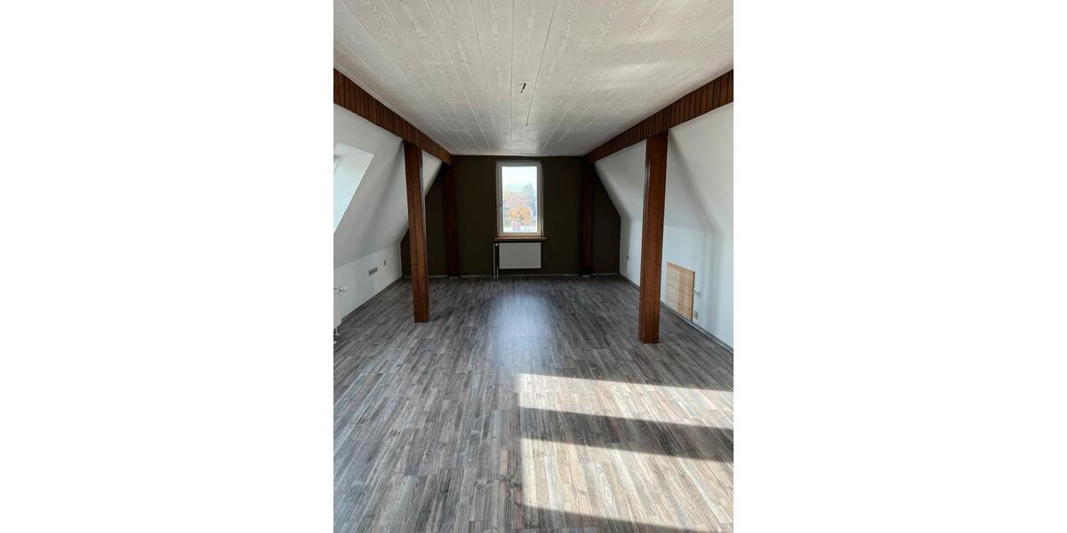 Dachgeschoßwohnung Wolfenbüttel - 4 Zimmer, 80 m&sup2;, 950&euro; | Angebot:25545505