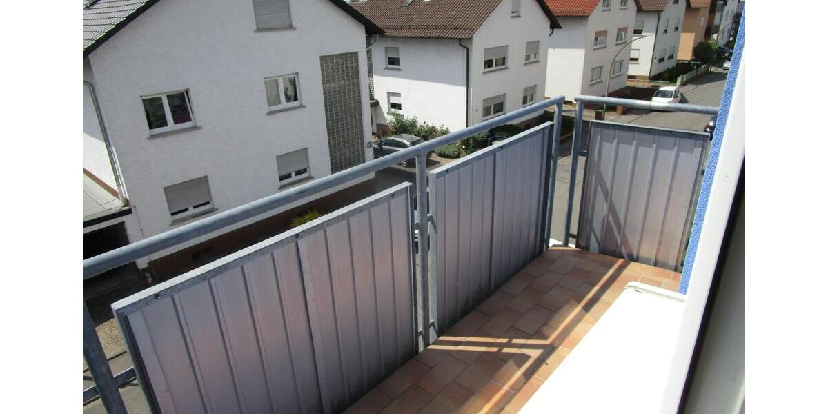 Dachgeschoßwohnung Weinheim - 3 Zimmer, 75 m&sup2;, 900&euro; | Angebot:25920949