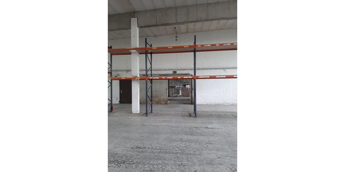 Gewerbehalle, Produktions- oder Lagerhalle mit Büro zimmer