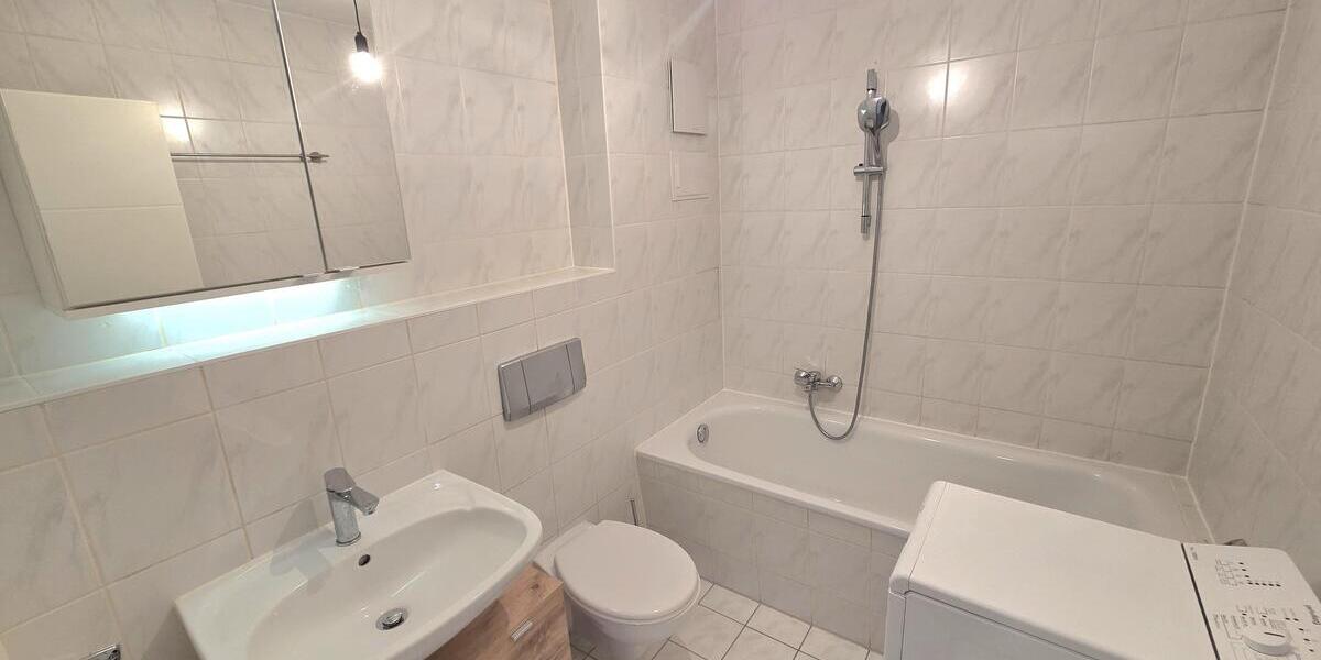 Tolle 2-Zimmer-Wohnung mit Einbauküche, Waschmaschine und Aufzug! - Dachgeschoßwohnung Chemnitz Lutherviertel | Angebot:26096660