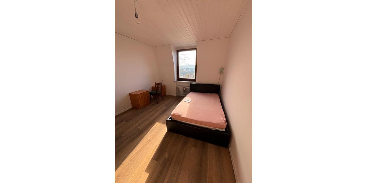 WG-Zimmer in 4-Zimmer-Wohnung – 20 m² – Wuppertal Klingenholl 121 1 zimmer