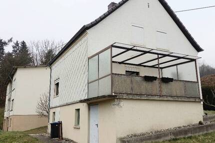 Freistehendes 1 FHS mit großem Balkon, in ruhiger Höhenlage, mit Garten und Autoabstellplätzen in Bierbach (Sackgasse)