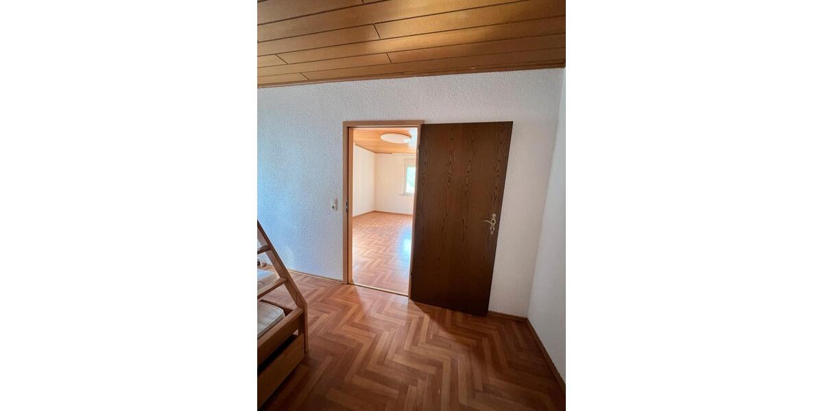 Etagenwohnung Eschenburg - 3 Zimmer, 100 m&sup2;, 700&euro; | Angebot:26201198