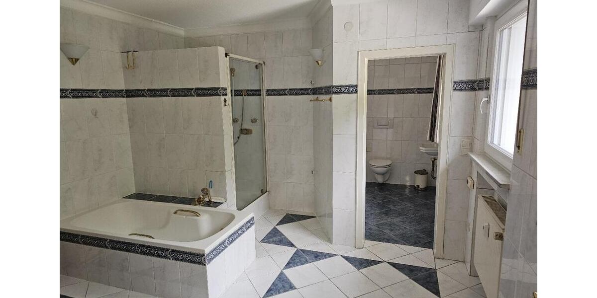 Etagenwohnung Reichshof - 4 Zimmer, 144 m&sup2;, 1.270&euro; | Angebot:26365967