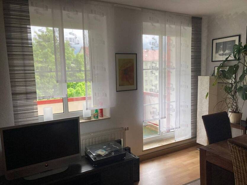 3-Zimmer-Wohnung mit Einbauküche, großem Balkon nach Süden und PKW-Stellplatz in bester Wohnlage (Wasserturmgebiet) v...