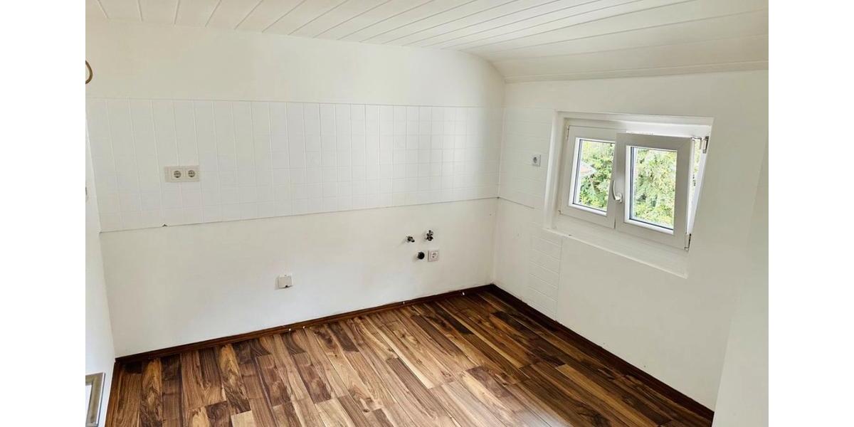 Etagenwohnung Reutlingen Reutlingen (Kernstadt) - 6 Zimmer, 130 m&sup2;, 1.300&euro; | Angebot:26589595