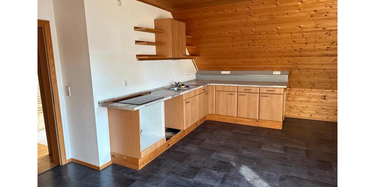 Dachgeschoßwohnung Geiselwind - 3 Zimmer, 80 m&sup2;, 550&euro; | Angebot:25852688