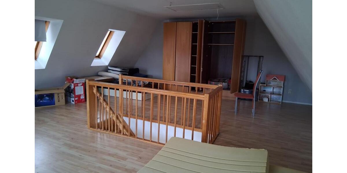 Schöne 4 Zimmer DG-Wohnung zur Miete zimmer