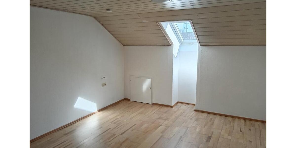 Dachgeschoßwohnung Krumbach (Schwaben) - 3 Zimmer, 65 m&sup2;, 650&euro; | Angebot:26573325