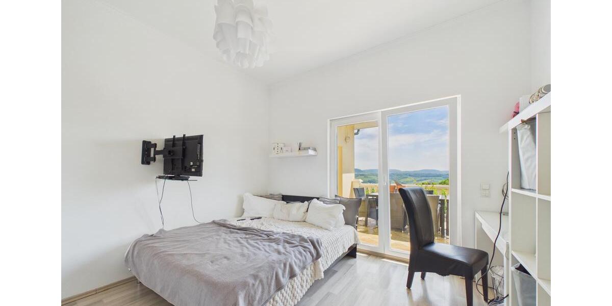 Villa Göppingen Bruckwasen - 7 Zimmer, 206 m&sup2;, 3.500&euro; | Angebot:26566211