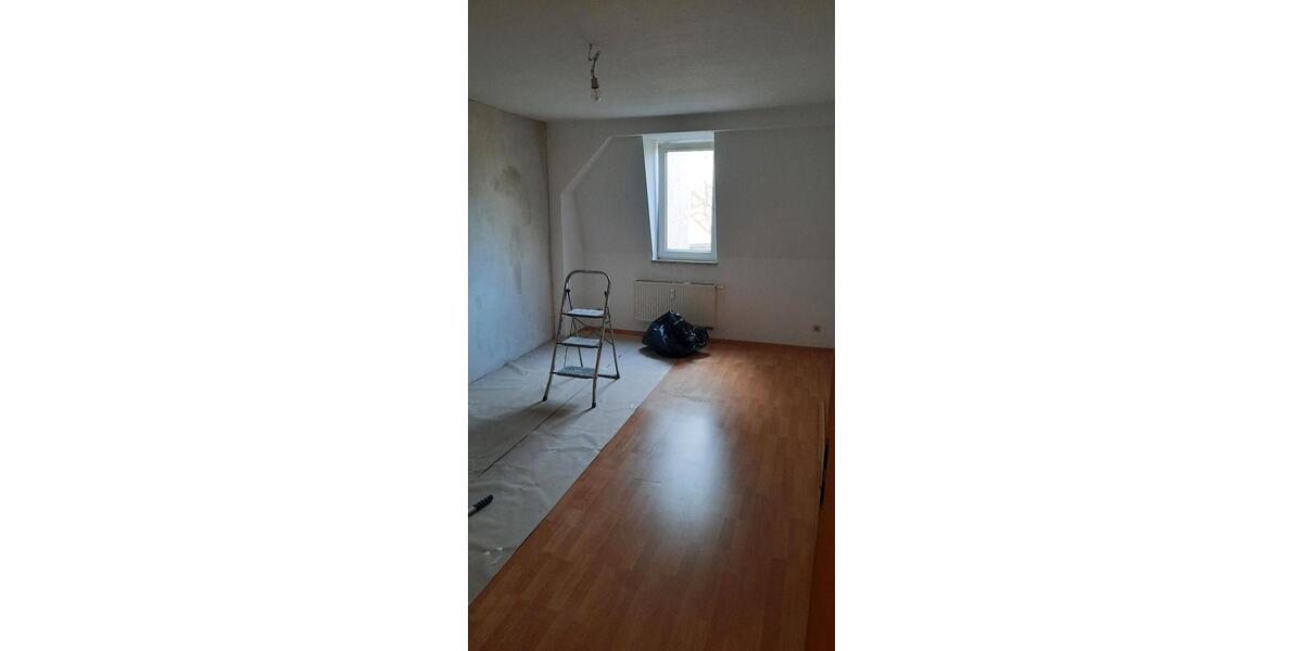 Dachgeschoßwohnung Meerane - 3 Zimmer, 80 m&sup2;, 360&euro; | Angebot:25810289