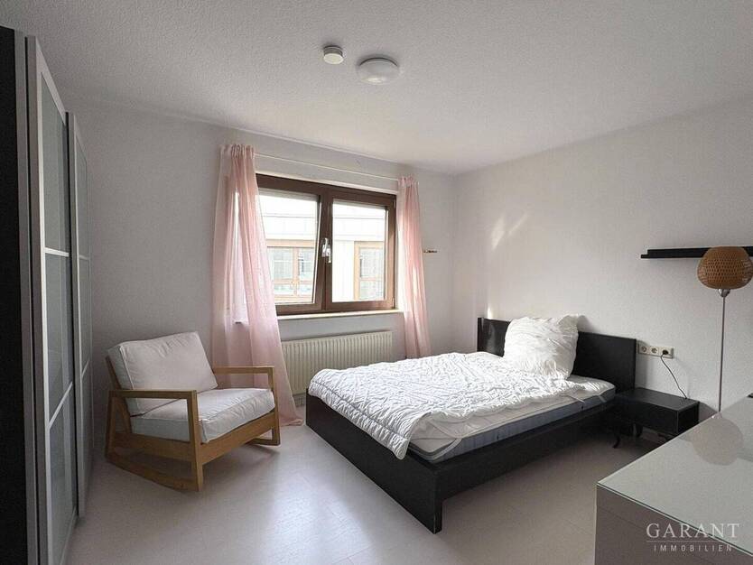 Großzügiges Haus mit zwei Garagen! 6 zimmer