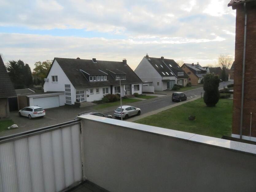 Freundliche 2 12-Zimmer-Wohnung mit Balkon in Dormagen