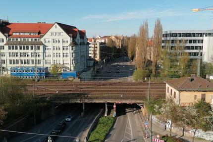 Sonnige 2-Zimmer-Wohnung i. ob. Stock in bester Innenstadtlage zimmer