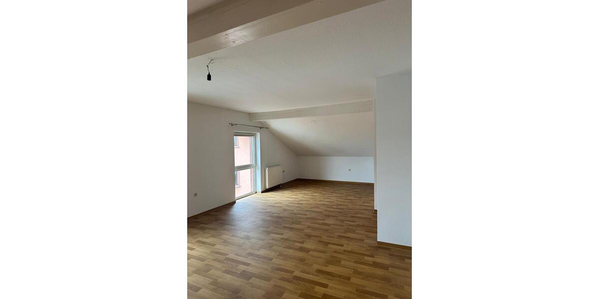 Dachgeschoßwohnung Korbach - 3 Zimmer, 113 m&sup2;, 900&euro; | Angebot:25859901