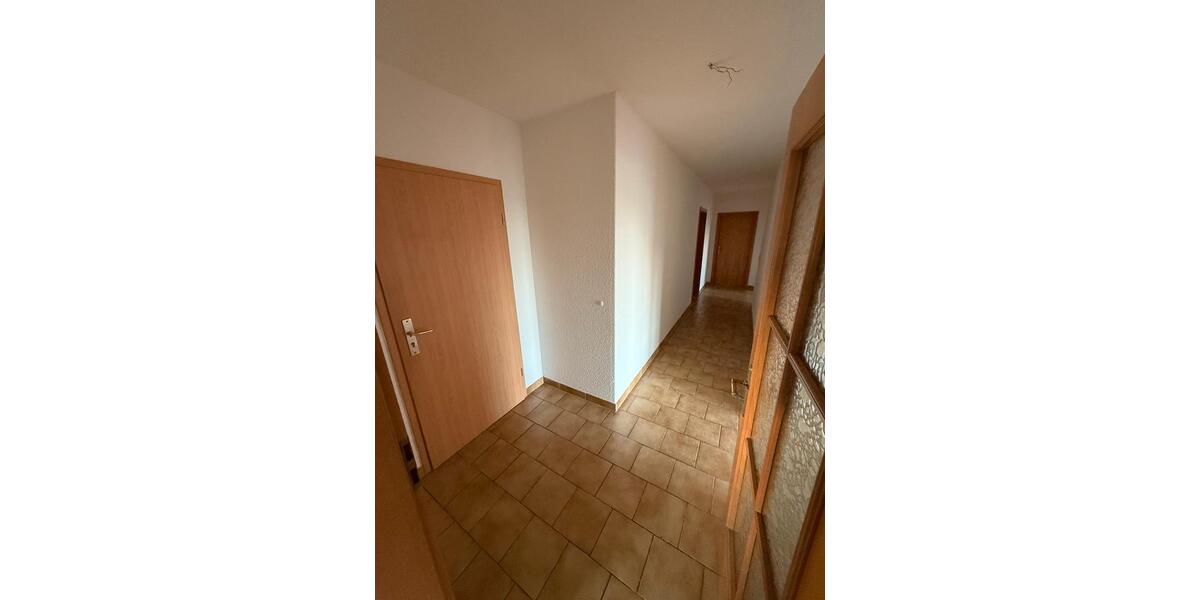 Etagenwohnung Großschirma - 4 Zimmer, 120 m&sup2;, 890&euro; | Angebot:24566023