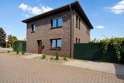 Haus Kerken - 4 Zimmer, 164 m&sup2;, 2.400&euro; | Angebot:27615679