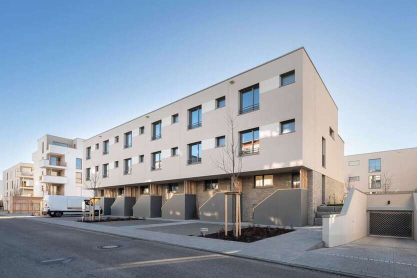 Haus zum Mieten in Weinstadt-Endersbach 2.460 € 164.02 m²