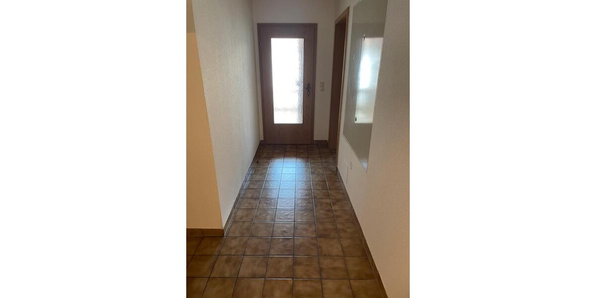 Erdgeschoßwohnung Sulzfeld - 3 Zimmer, 83 m&sup2;, 500&euro; | Angebot:25720264