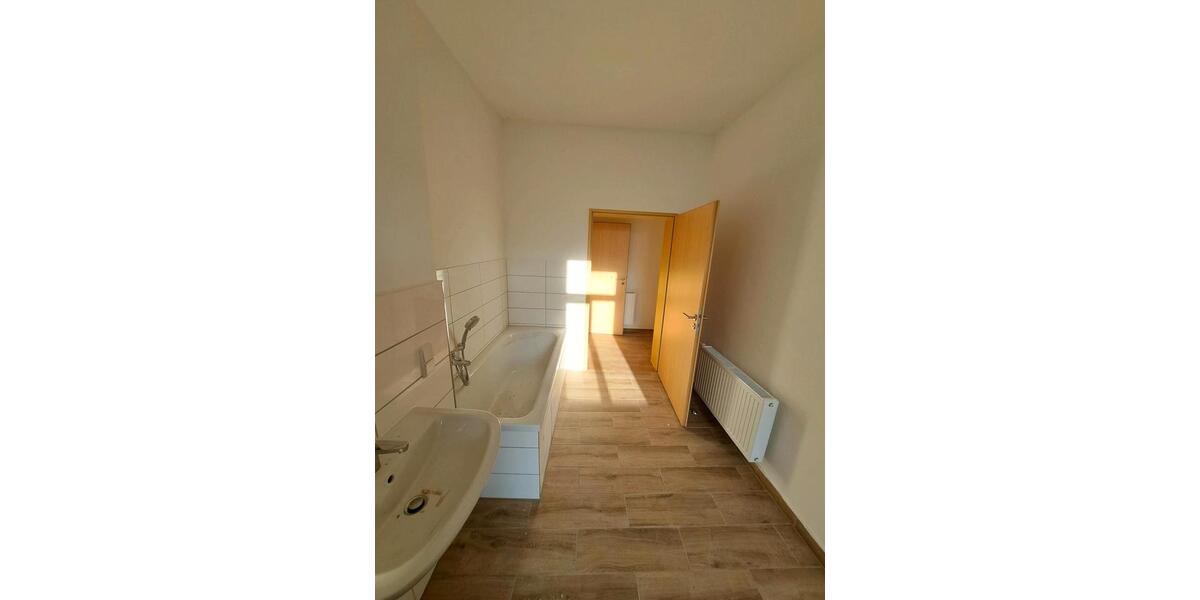 Hochparterre Wettin-Löbejün Löbejün - 2 Zimmer, 74 m&sup2;, 570&euro; | Angebot:26631567