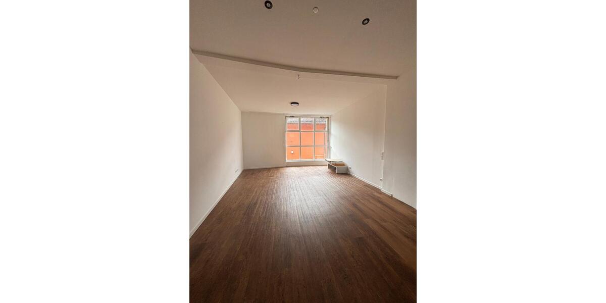 Großes 30 m² Zimmer in zentraler 4er-WG 1 zimmer