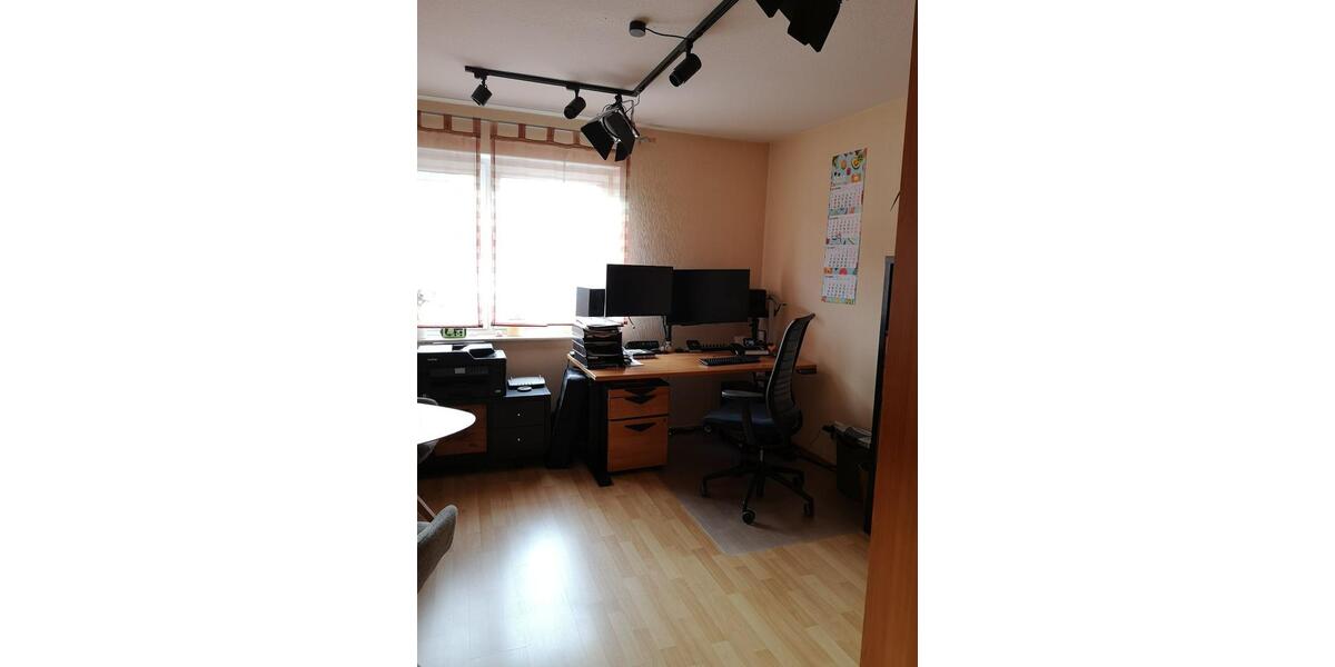 Lichtdurchflutete 4,5 Zimmer Wohnung mit Balkon 4.5 zimmer