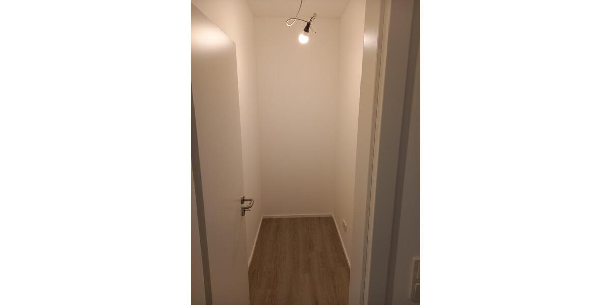 Ruhige, frisch renovierte Wohnung 3ZKBB große Terrasse 1 zimmer