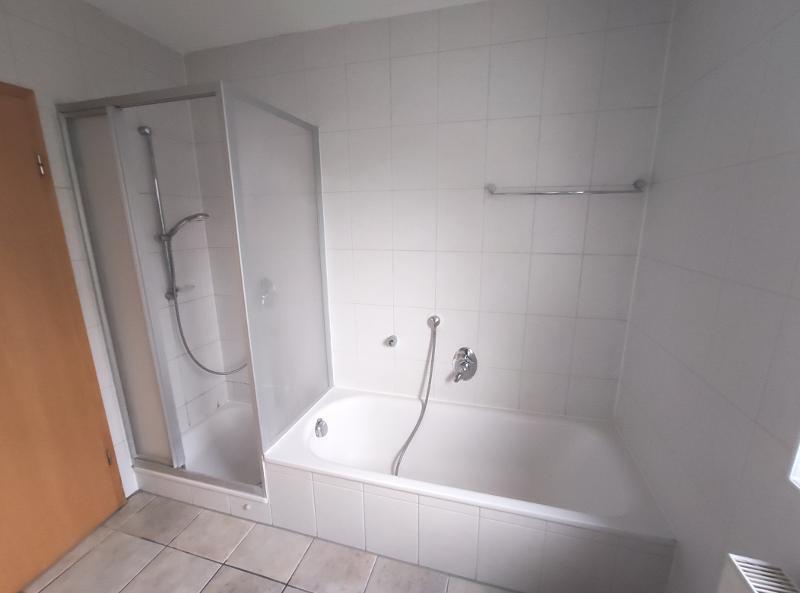 4 Zi. Wohnung im EG mit Garten und Terrasse 4 zimmer