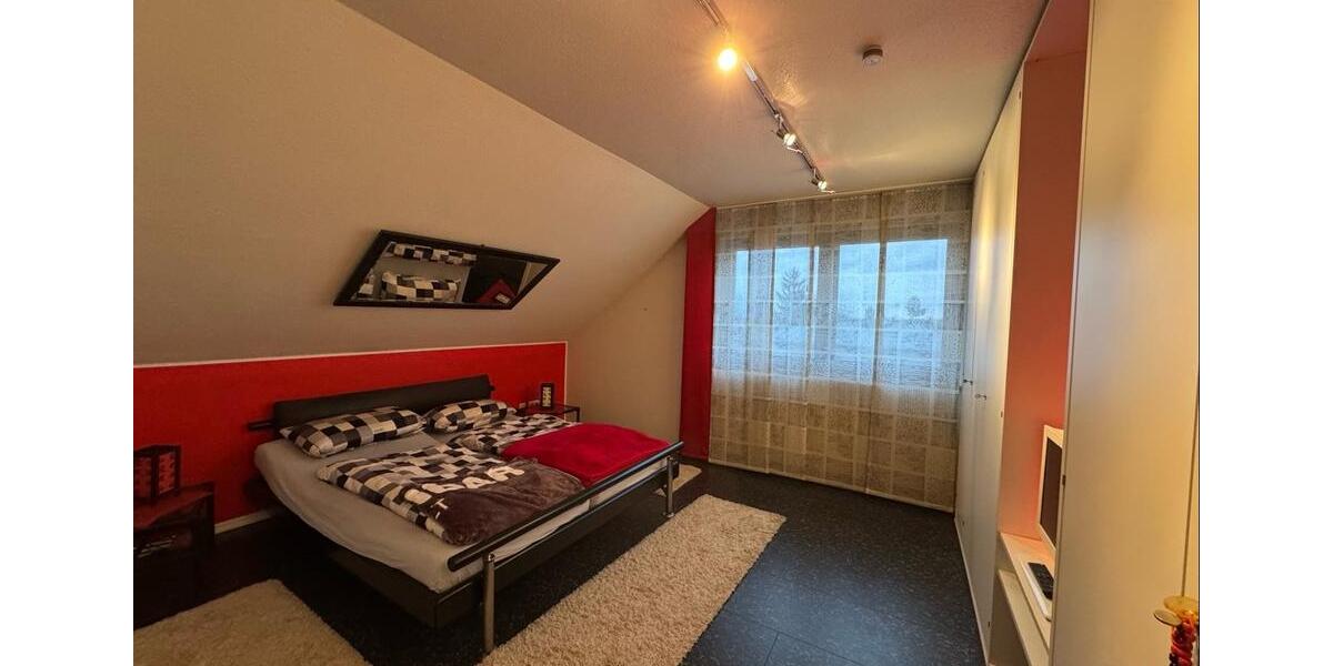 Dachgeschoßwohnung Fürth Eigenes Heim - 4 Zimmer, 126 m&sup2;, 1.350&euro; | Angebot:23780723