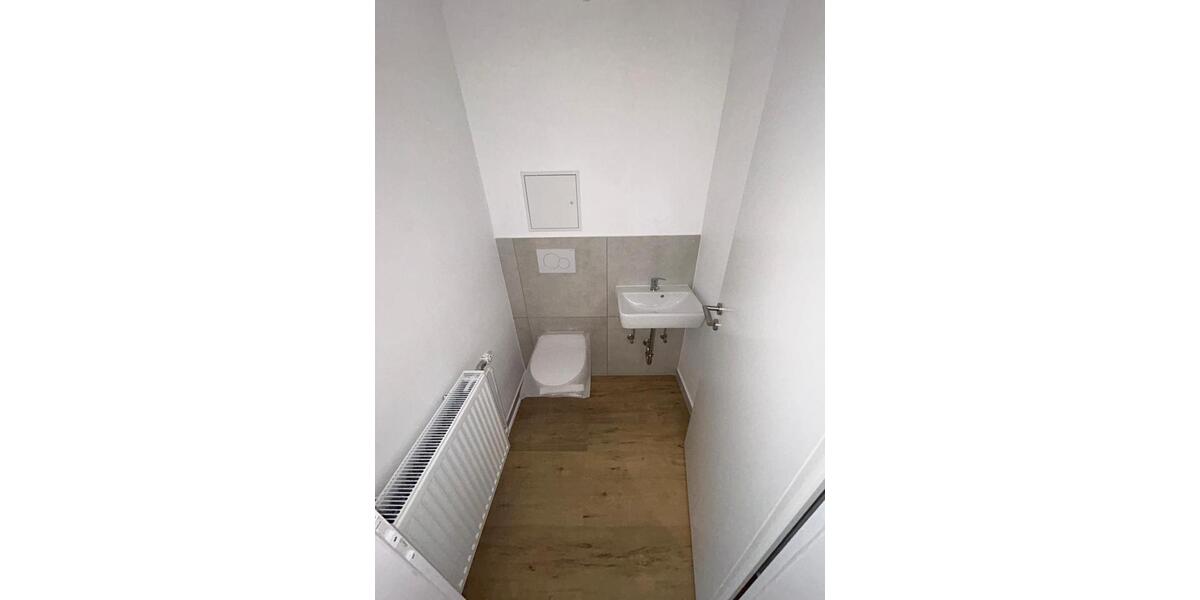 **Kernsaniertes WG-Zimmer mit Einbauküche und Balkon in Wuppertal** 1 zimmer