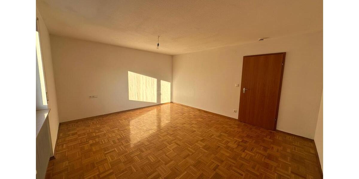 Freundliche 3-Zimmer-Wohnung mit Balkon und Garage in Westhausen 3 zimmer