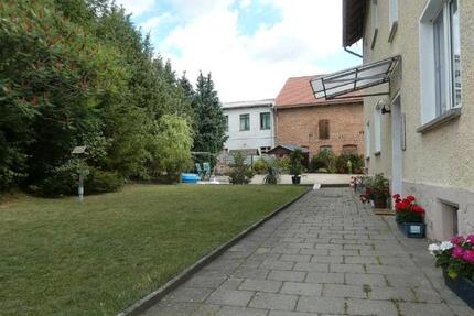 Helle 4-Zimmer-Altbauwohnung im 1. OG, ca. 93m² - ruhige Lage 4 zimmer