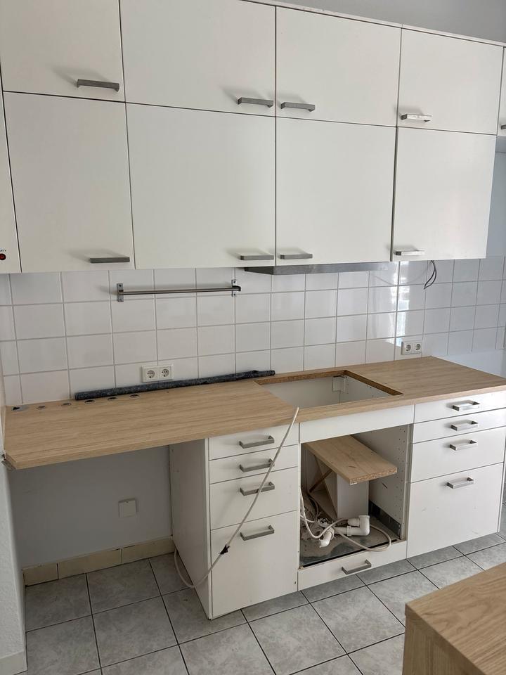 WG Wohnung 4 Zimmer an- 3- Studenten zu vermieten in Darmstadt 1-