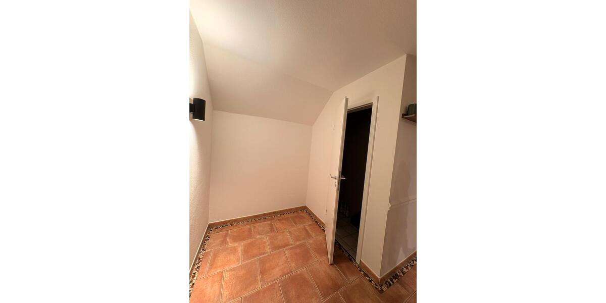 Dachgeschoßwohnung Gütersloh - 2 Zimmer, 85 m&sup2;, 1.100&euro; | Angebot:26041681