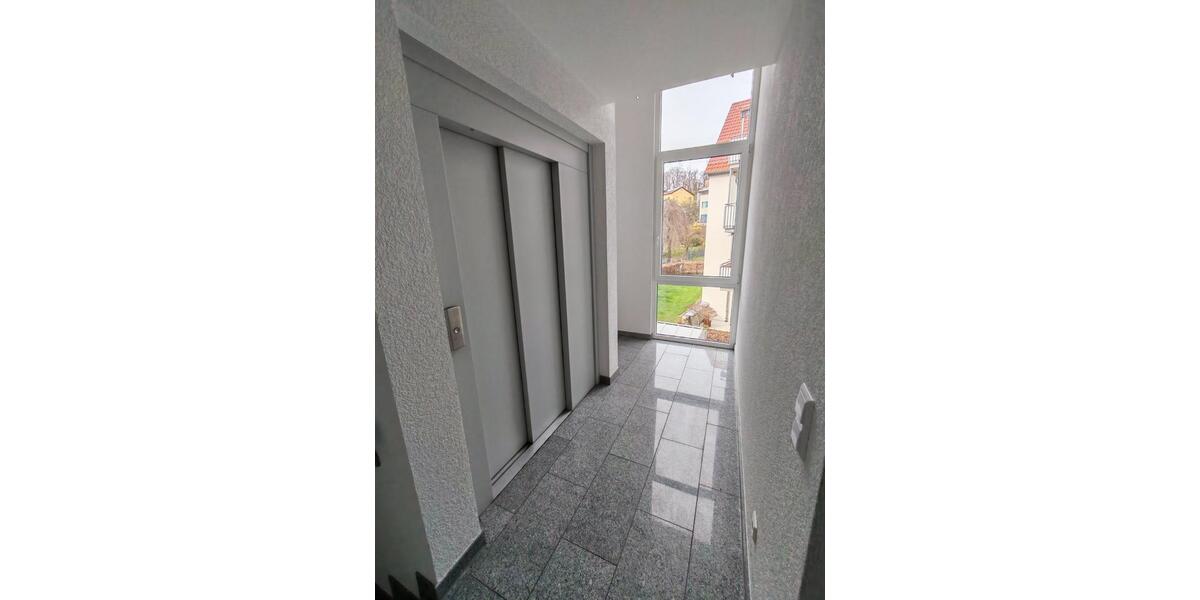 Etagenwohnung Esslingen am Neckar Hegensberg - 4 Zimmer, 90 m&sup2;, 1.200&euro; | Angebot:25959556