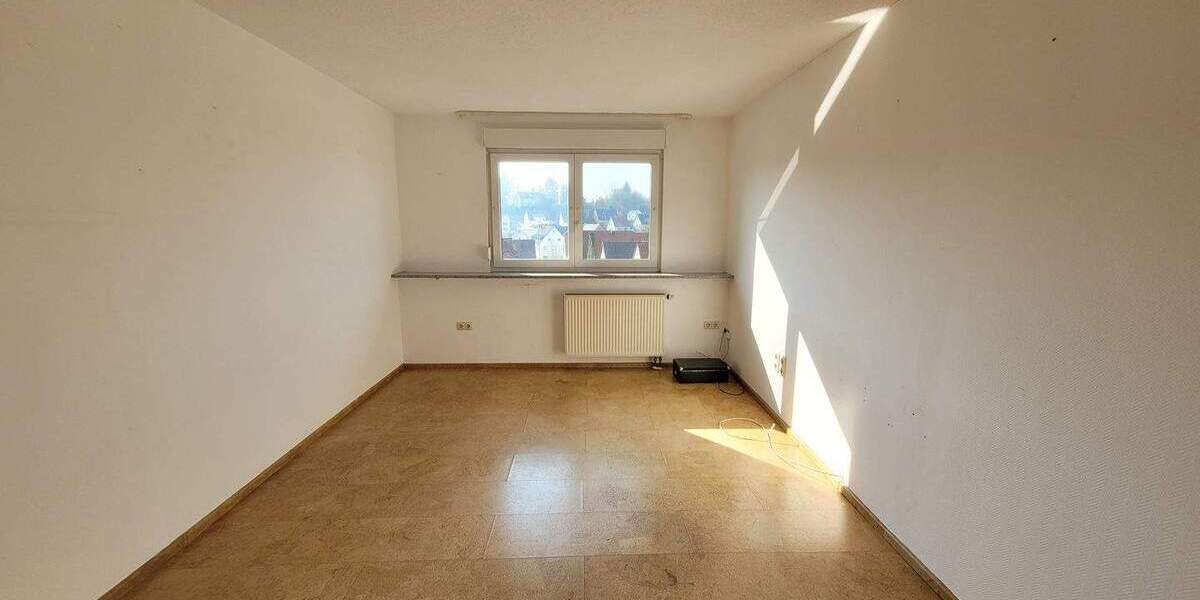 Etagenwohnung Kirchheim - 4 Zimmer, 130 m&sup2;, 980&euro; | Angebot:25845446