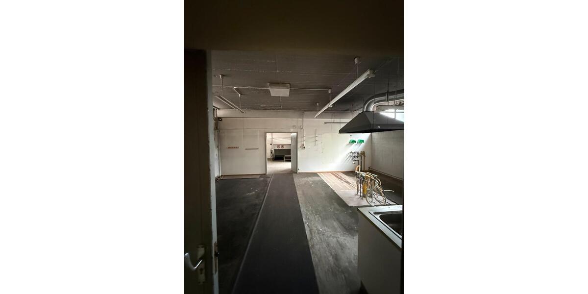 357m² Gewerbefläche + 130 m² Lager im Untergeschoss zimmer