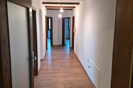 Wohnung Oberviechtach - 5 Zimmer, 125 m&sup2;, 1.000&euro; | Angebot:26606063