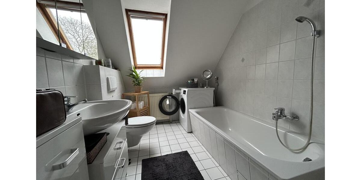 Dachgeschoßwohnung Hannover Herrenhausen-Stöcken - 3 Zimmer, 84 m&sup2;, 880&euro; | Angebot:24890343