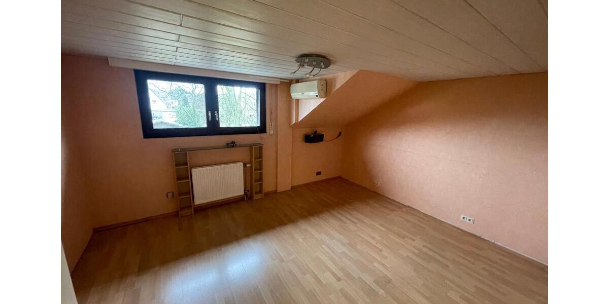Dachgeschoßwohnung Moers Rheinkamp - 2.5 Zimmer, 67 m&sup2;, 690&euro; | Angebot:24726970