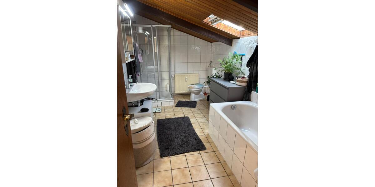Dachgeschoßwohnung Wegberg - 3 Zimmer, 125 m&sup2;, 860&euro; | Angebot:25148849