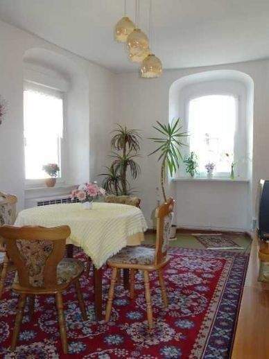 Gemütliche, helle 4-Zimmer-Wohnung mit Einbauküche in zentraler Lage von Auma zu vermieten 4 zimmer