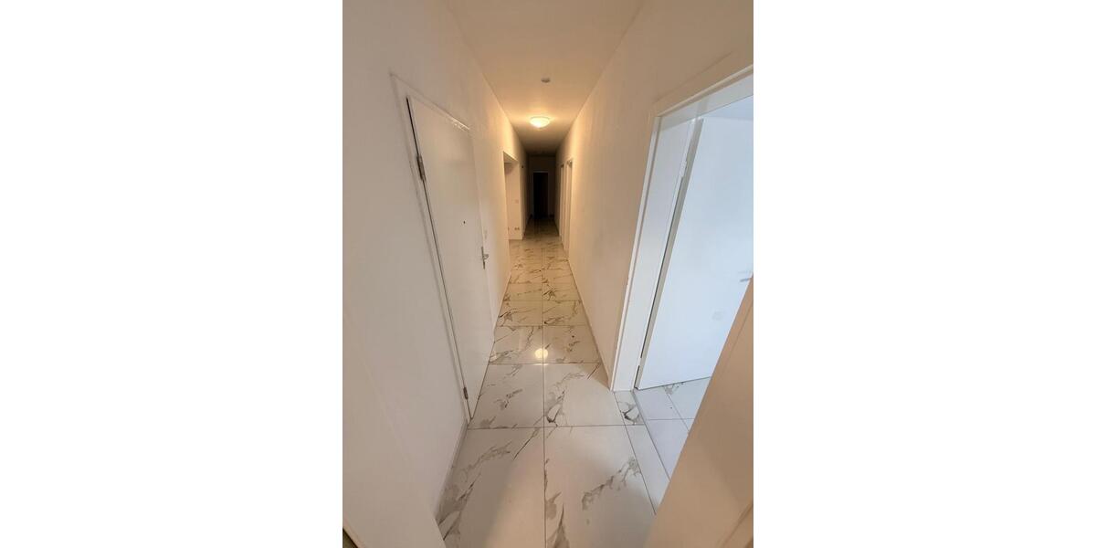 5-Zimmer-Wohnung inkl. Küche, 2 Badezimmer, Terrasse 5 zimmer