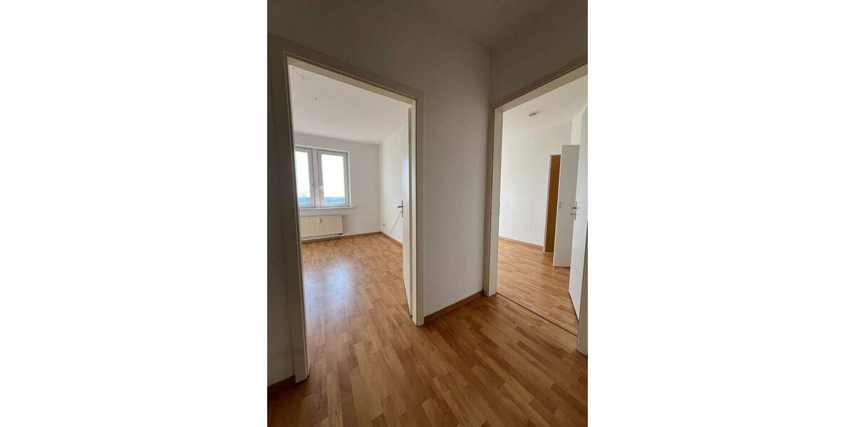 Zimmer Halle Damaschkestraße - 4 Zimmer, 86 m&sup2;, 695&euro; | Angebot:25984564